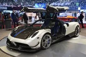 年奔驰,巨型三叉星,徽映照非凡,电竞竞猜官网,电子竞技竞猜平台,电竞竞猜官方网站,电竞体育竞猜平台