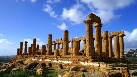 《独家揭秘：皇马训练场风云突变，姆巴佩领衔巨星集体缺席，备战悬念升级！》