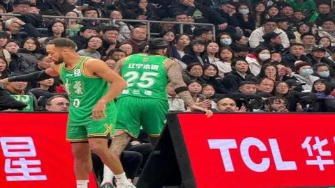 拜仁慕尼黑4-0大胜比勒菲尔德，莱万穆勒梅开二度，日本新星亮相德甲惊艳表现