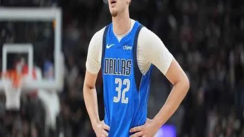 滕哈赫或告别教练生涯，助力父亲公司